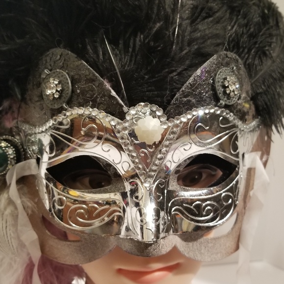 905 Mardi Gras Mask - Picture 2 of 3